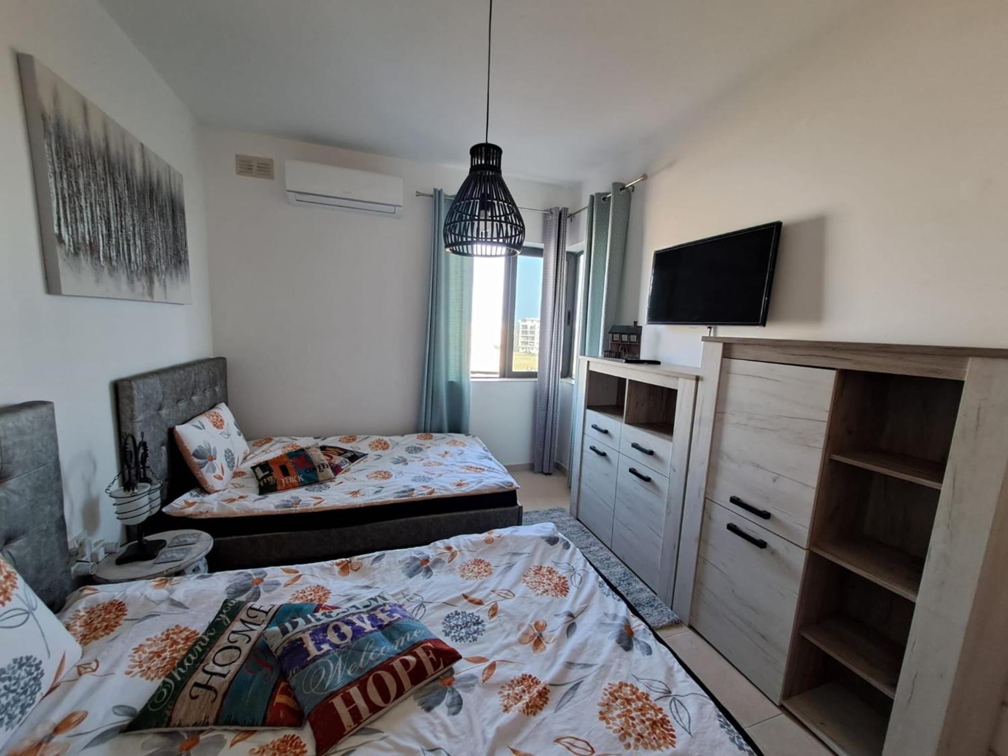 Sunshine Court Budget St. Paul's Bay Buitenkant foto